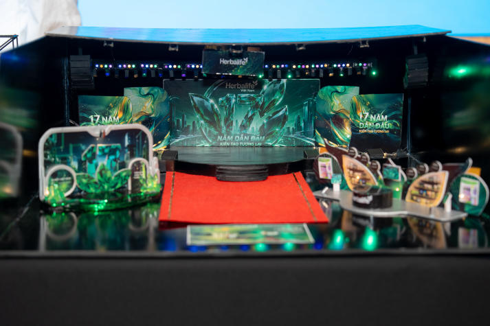 Sinh viên Quản trị sự kiện biến bản vẽ thành sân khấu thực chiến tại Stage Craft 2026 108