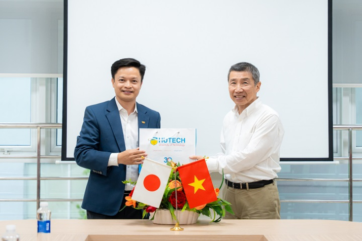 HUTECH phối hợp cùng TOA Kogyo tuyển dụng sinh viên ngay tại trường 12