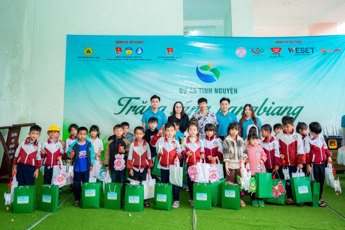 Chương trình thiện nguyện "Trăng sáng LangBiang" mang Trung thu ấm áp đến trẻ em vùng cao 105