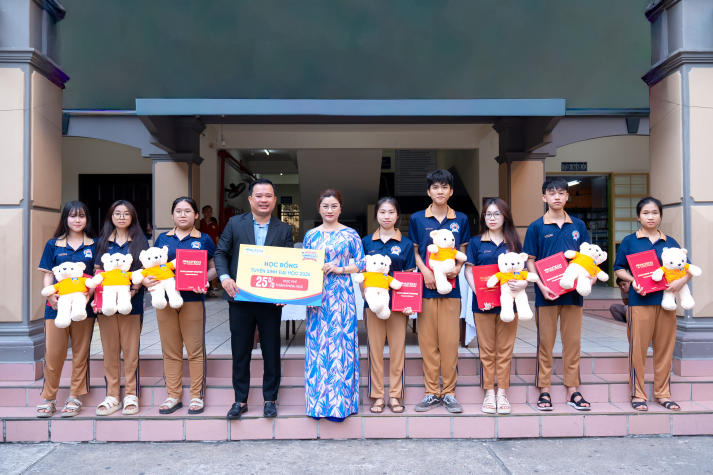 14 suất học bổng toàn khóa HUTECH tiếp sức teen Bùi Thị Xuân chạm gần giấc mơ đại học 32