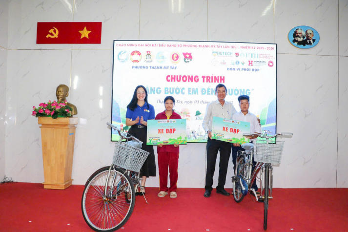 Mùa hè xanh HUTECH 2025 khép lại, mở ra hành trình trưởng thành trong mỗi sinh viên 152