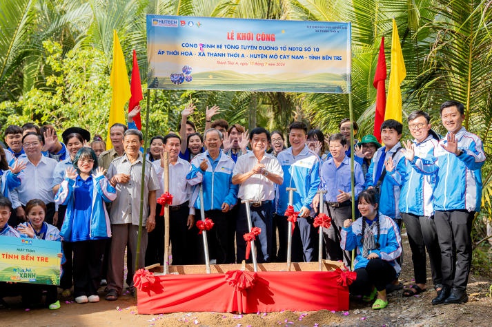 [Video] Trang trọng lễ đón quân và khởi công công trình Mùa hè xanh HUTECH 2024 tại tỉnh Đồng Tháp và Bến Tre 93