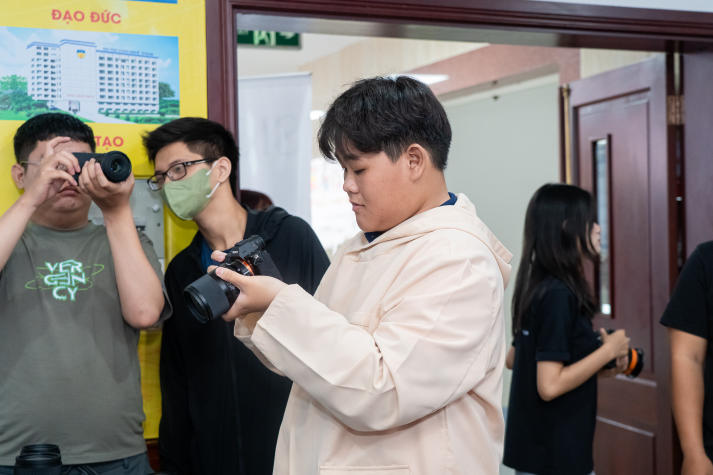 [Video] Khi ống kính biết nói: Sinh viên HUTECH học hỏi “bí kíp” lan tỏa cảm xúc và câu chuyện qua từng khung hình 53