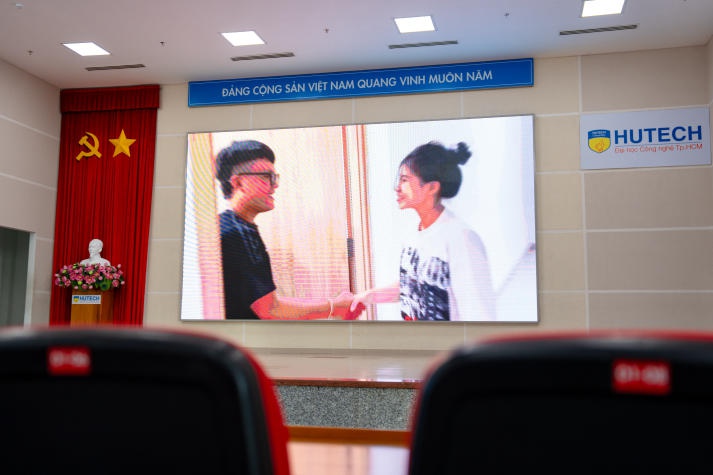 Sinh viên Quan hệ công chúng trình làng các video phóng sự và tỏa sáng tại Đêm tiệc "Dạ Huyền" 54