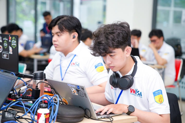 Sôi nổi vòng Chung khảo cuộc thi "Sinh viên với An toàn thông tin ASEAN 2023" tại HUTECH 86