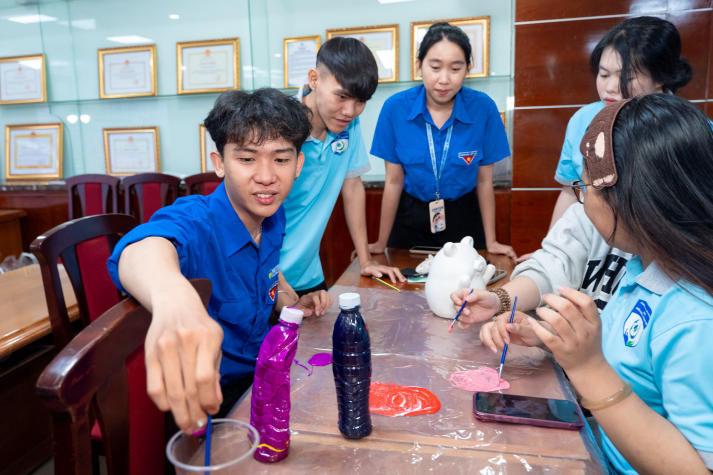 Tuổi trẻ Khoa Điều dưỡng - Kỹ thuật y học góp nhặt yêu thương, lan tỏa tinh thần sẻ chia 90