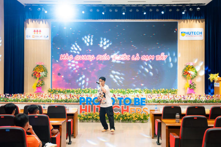 Khởi động thanh xuân: CLB - Đội - Nhóm HUTECH sẵn sàng chào đón tân binh nhập hội 242