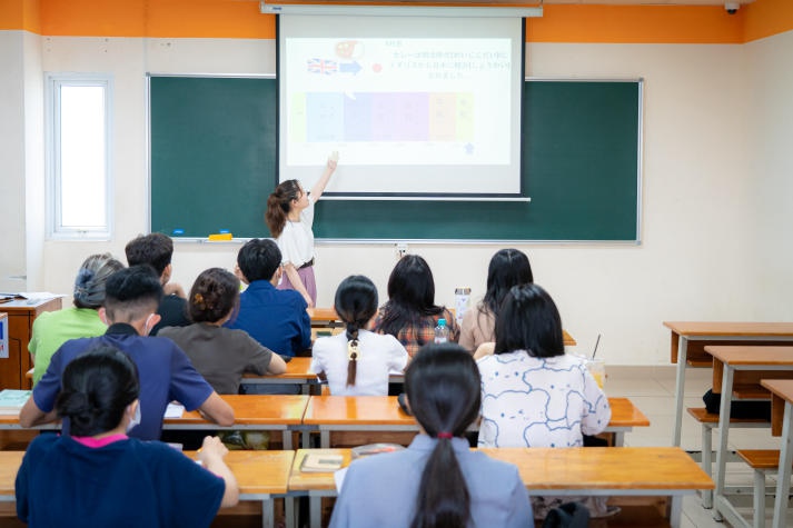 Students of Ritsumeikan Asia Pacific University (APU) allowed to set up their own classes during their internships at HUTECH 28
