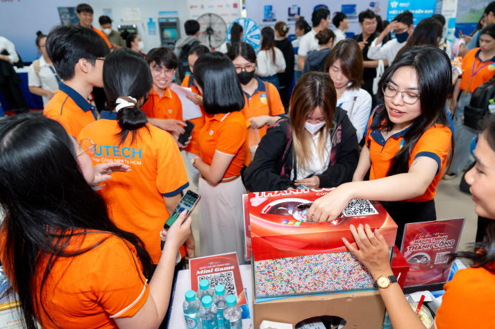 Hơn 7.000 cơ hội việc làm đón chờ sinh viên trong HUTECH Job Fair 2026 vào 07/5 tới 75