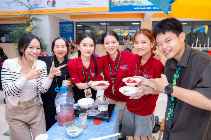 [Video] Một ngày “du hành” qua 15 nền văn hóa cùng Food Stories của sinh viên Quan hệ công chúng 57
