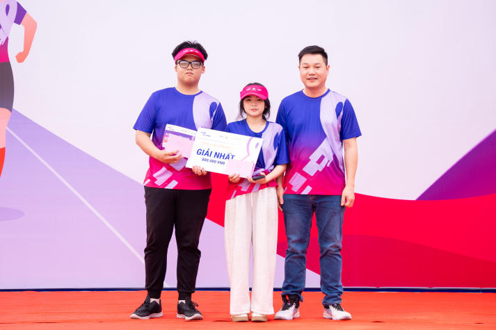 Gần 1.000 vận động viên HUTECH lan tỏa yêu thương cùng Giải chạy “Bước chạy Sống khoẻ” 100