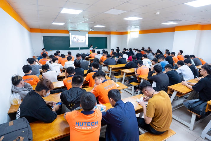 Sinh viên VJIT tìm hiểu cơ hội việc làm Kỹ sư ô tô cùng doanh nghiệp Nhật 17