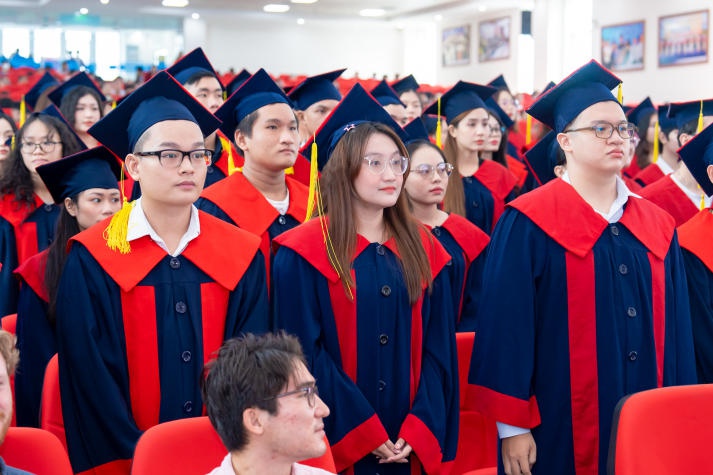 [Video] Over 400 HUTECH Masters and Bachelors of International and Transnational programs excitedly attend their graduation ceremony 36