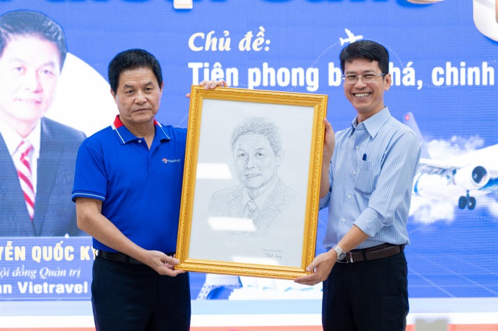 [Video] CEO Nguyễn Quốc Kỳ kể chuyện chinh phục ước mơ cùng sinh viên HUTECH 30