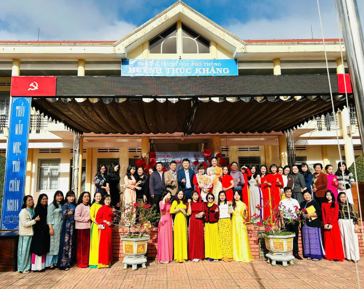 TS. Huỳnh Ngọc Anh gửi gắm kỳ vọng về thế hệ sinh viên bản lĩnh, sáng tạo và giàu khát vọng cống hiến 45