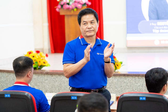 [Video] CEO Nguyễn Quốc Kỳ kể chuyện chinh phục ước mơ cùng sinh viên HUTECH 158
