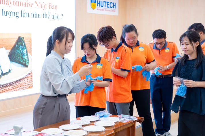 Sinh viên HUTECH học hỏi kiểm soát chất lượng trong sản xuất thực phẩm và tìm kiếm cơ hội thực tập tại Nhật Bản 99