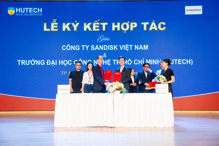 [Video] HUTECH ký kết hợp tác với Sandisk, mở thêm cơ hội thực hành truyền thông số cho sinh viên 21