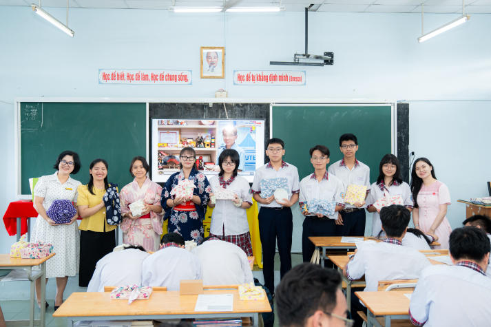 Teen THPT Thủ Đức được tiếp lửa đam mê công nghệ, khám phá sắc màu văn hóa Nhật Bản cùng VJIT HUTECH 42
