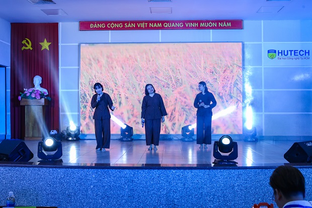 Việt Nam hữu tình được tái hiện tại Vòng sơ khảo Hội thi “Tiếng hát từ giảng đường” lần 14 năm 2020 274