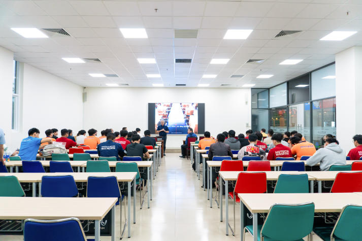 Kết nối học thuật và thực tiễn, Viện Kỹ thuật tổ chức Seminar về nhân lực trình độ cao trong thời đại 4.0 9