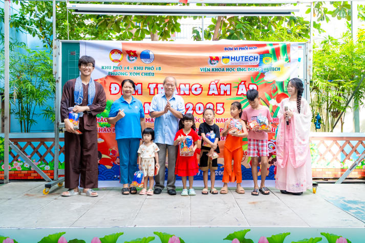 Lan tỏa mùa Trung thu ấm áp cùng Viện Khoa học Ứng dụng 42