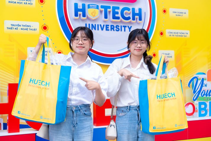 Kế thừa truyền thống gia đình, hai chị em sinh đôi cùng “chốt đơn” khối ngành sức khỏe tại HUTECH 52