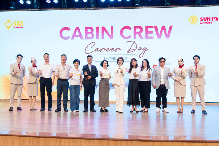 Sinh viên HUTECH thử sức cùng quy trình tuyển dụng tiếp viên hàng không ngay tại trường 84