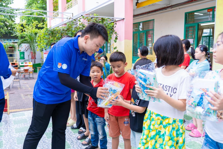 Sinh viên Khoa Điều dưỡng và Xét nghiệm lan tỏa yêu thương qua loạt hoạt động thiện nguyện 104