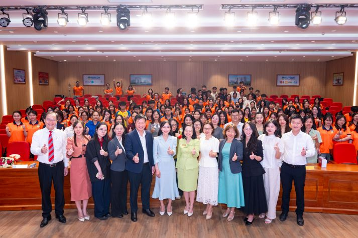 Sinh viên Khoa Thẩm mỹ và Khoa học sự sống học cách giải mã làn da cùng chuyên gia 76