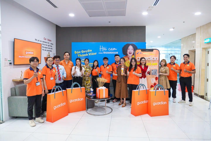 Nhiều kiến thức hữu ích cho sinh viên tại buổi tham quan Guardian 11