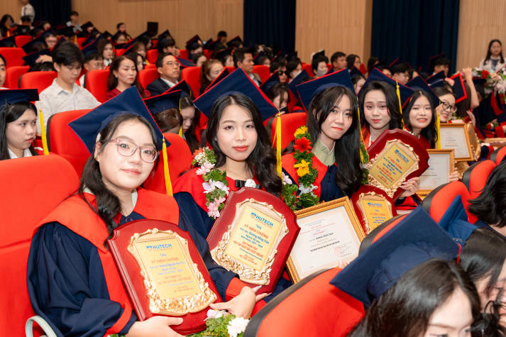Sinh viên HUTECH đăng ký tham gia Lễ trao bằng tốt nghiệp đợt 04 năm 2025 vào tháng 10 tới đây 39