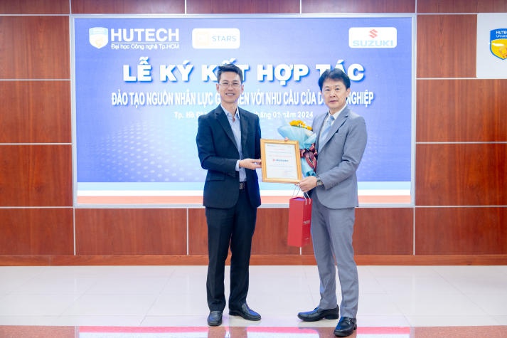 [Video] HUTECH nhận tài trợ xe máy thực hành và ký kết hợp tác cùng Công ty TNHH Việt Nam Suzuki 99
