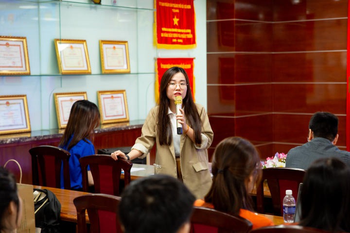  ThS. Nguyễn Như Quỳnh Đoan dành nhiều lời khen ngợi cho các đội thi đêm Chung kết