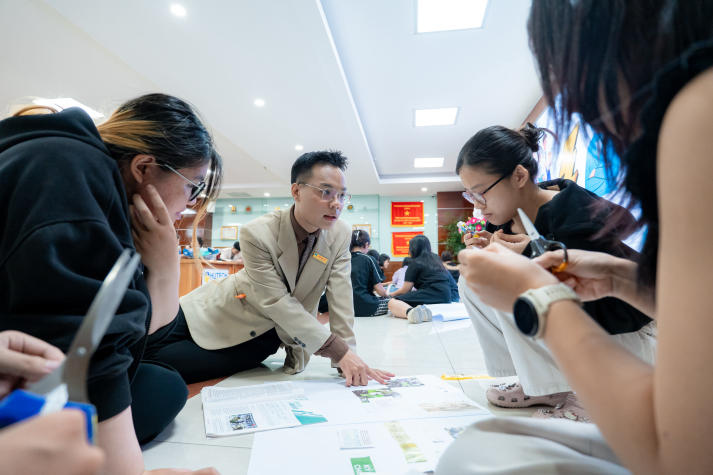 Sinh viên Khoa KHXH&QHCC “bỏ túi” bí quyết giao tiếp và ứng xử chuyên nghiệp 62