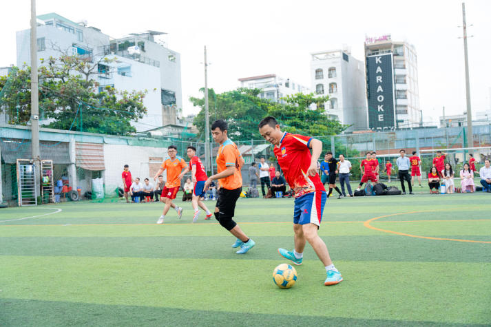 [Hội thao CB-GV-NV HUTECH 2025]: VPT-VPHĐT-P.NS-TT.KĐ-ĐBCL-B.TTr-TT.IT đăng quang ngôi vương Bóng đá nam 93