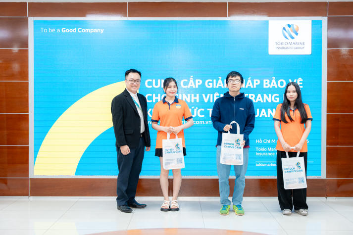 Sinh viên HUTECH trang bị “tấm khiên” bảo vệ sức khoẻ lúc giao mùa cùng chuyên gia 144