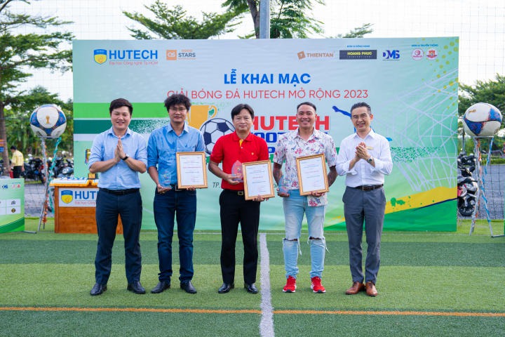 [HUTECH Football Cup 2023] Sôi động lễ khai mạc và các lượt trận Vòng bảng đầu tiên 29