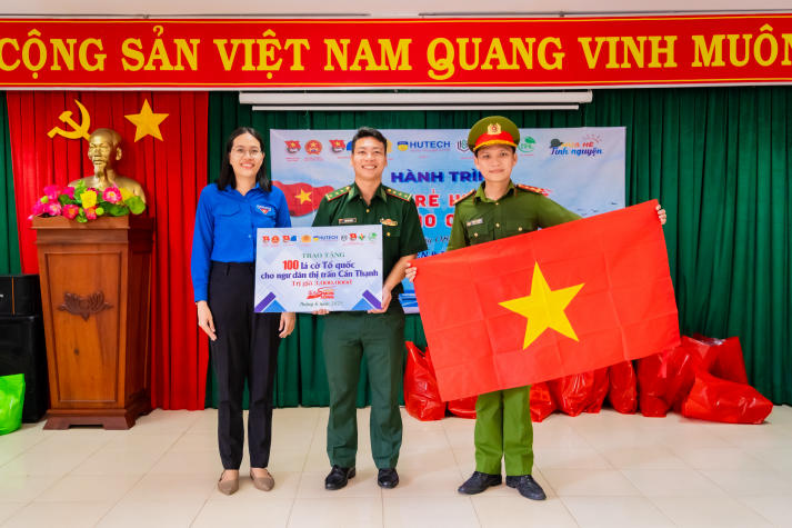 [Ảnh] Chi bộ 17 HUTECH nối dài tinh thần bảo vệ chủ quyền biển đảo tại Đồn Biên phòng Cần Thạnh (Cần Giờ) 137