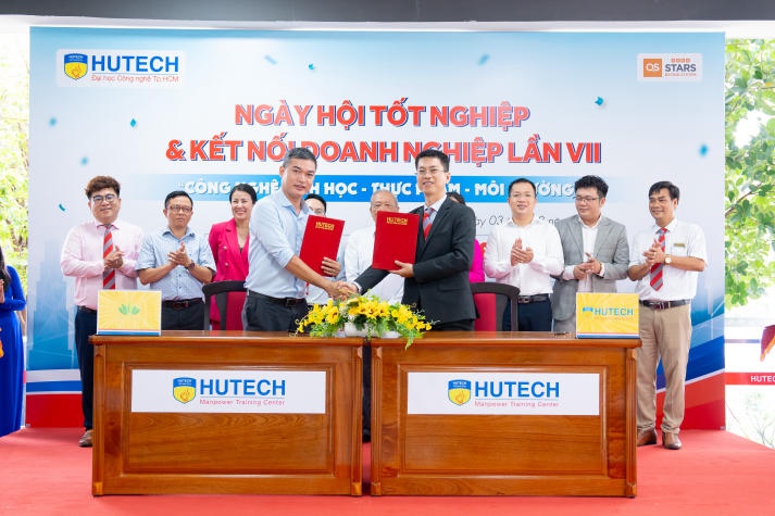 Sinh viên Viện Khoa học Ứng dụng HUTECH bảo vệ đồ án trước doanh nghiệp và “săn” việc ngay tại trường 193