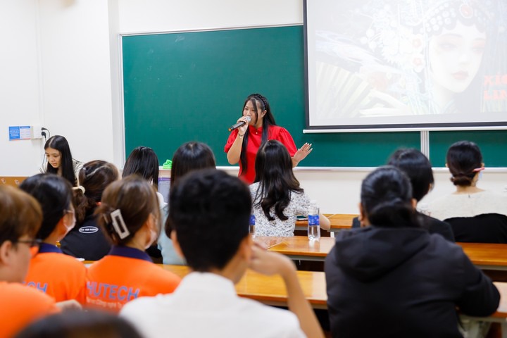 Sinh viên Khoa Trung Quốc học cập nhật thông tin và trau dồi kỹ năng thi TOCFL 32