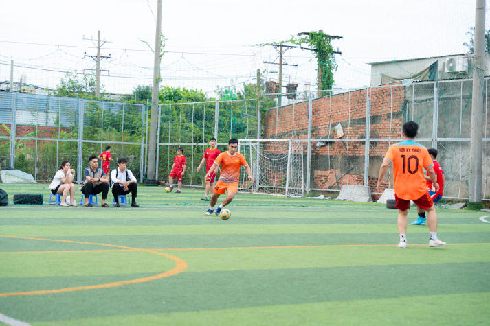 [Hội thao CB-GV-NV HUTECH 2025]: VPT-VPHĐT-P.NS-TT.KĐ-ĐBCL-B.TTr-TT.IT đăng quang ngôi vương Bóng đá nam 105