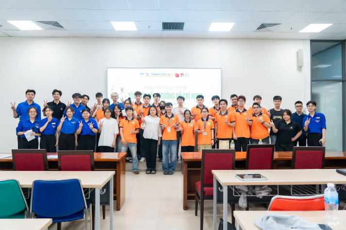 Sinh viên Khoa Kiến trúc - Mỹ thuật tiếp bước chân Bác, lan tỏa bản lĩnh thanh niên 109