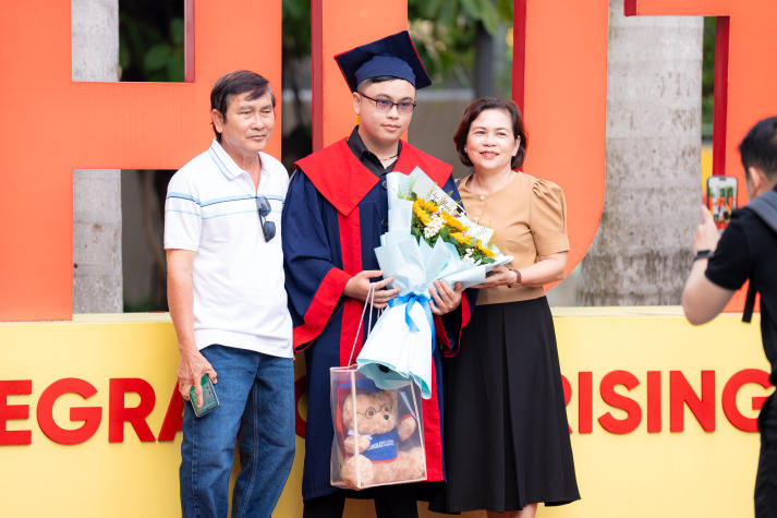 HUTECH vinh danh những gương mặt xuất sắc trong học tập và rèn luyện tại Lễ trao bằng tốt nghiệp 111