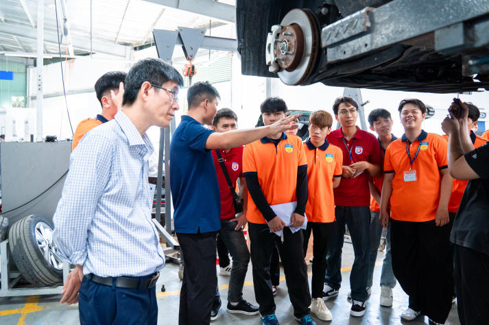Tham quan thực tế VinFast, sinh viên Viện Kỹ thuật bước gần hơn đến công nghệ giao thông xanh 64