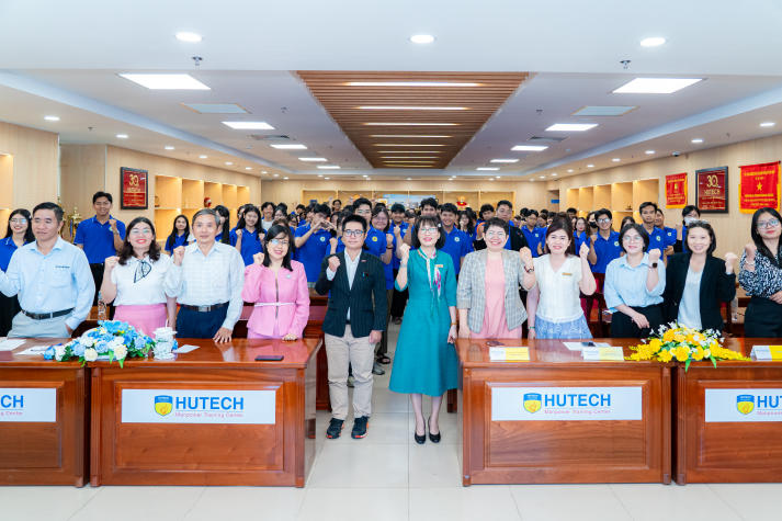 Sinh viên hào hứng “định hình ý tưởng” tại cuộc thi Thiết kế mô hình cơ thể học Thú y lần IV 102