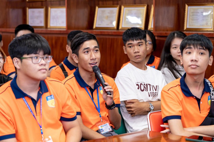 Tân sinh viên HUTECH cùng MC Trác Thuý Miêu bàn chuyện “Làm gì để thích nghi với môi trường Đại học” 119