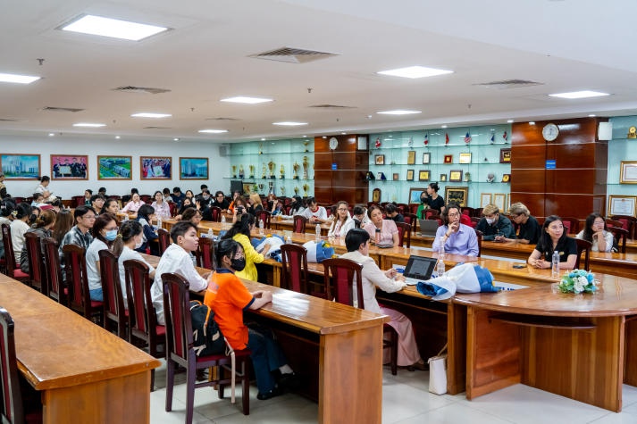 Nắm bắt bí quyết thành công, sinh viên Khoa học Xã hội và Quan hệ Công chúng tự tin thực hiện nghiên cứu khoa học 10