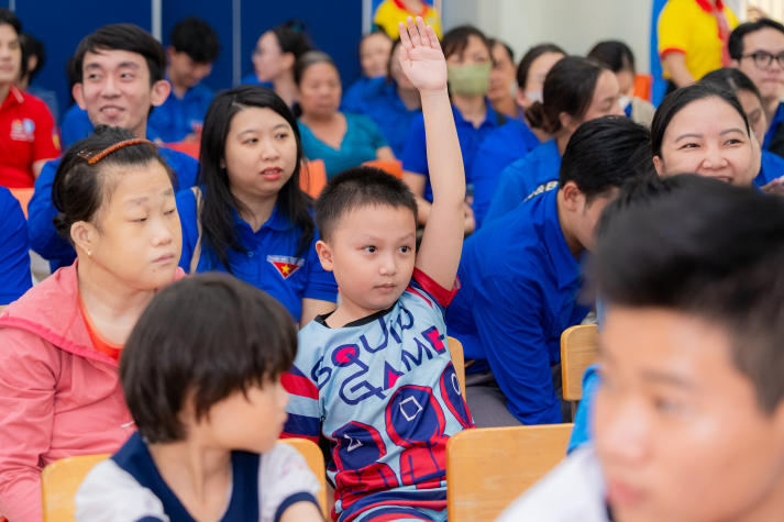 Khi mùa xuân được sẻ chia: Tuổi trẻ Khoa Tài chính - Thương mại mang Tết đến với thiếu nhi khó khăn 42
