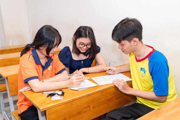 Top 12 đội thi chính thức bước vào vòng Tăng tốc cuộc thi “HUTECH HRM Challenge” 2025 38